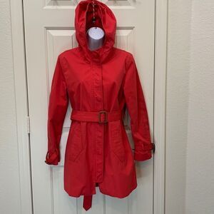 GAP Medium Red Gold Woman’s Trench Coat Lined Front Pockets Snap Zipper Closure